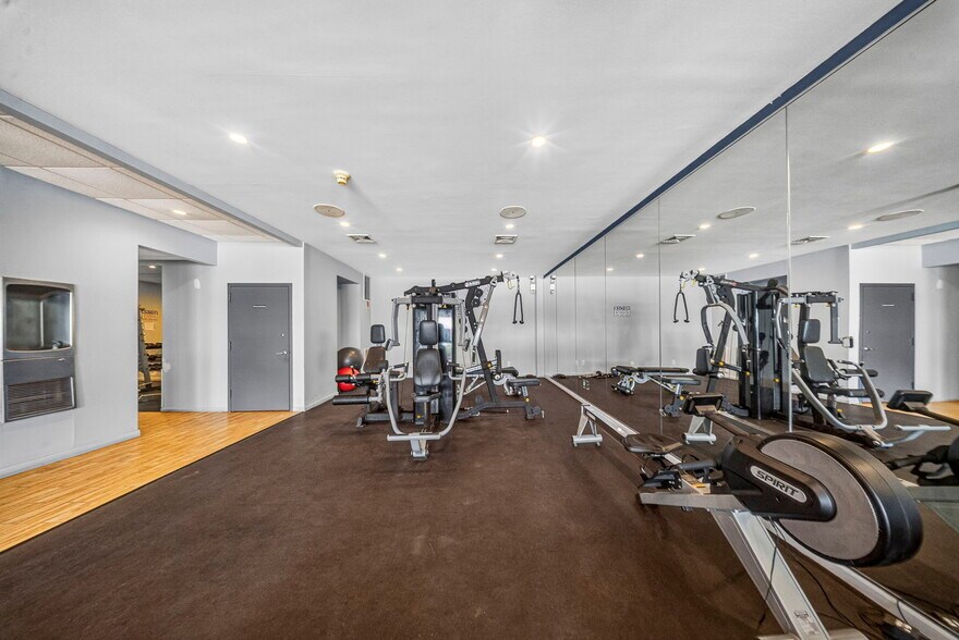 More Photos Of 1033-1077 River Rd, Edgewater Apartments For Sale