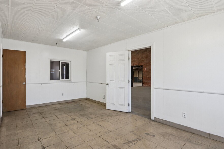 More Photos Of 6505 McKinley Ave, Los Angeles Manufacturing For Lease