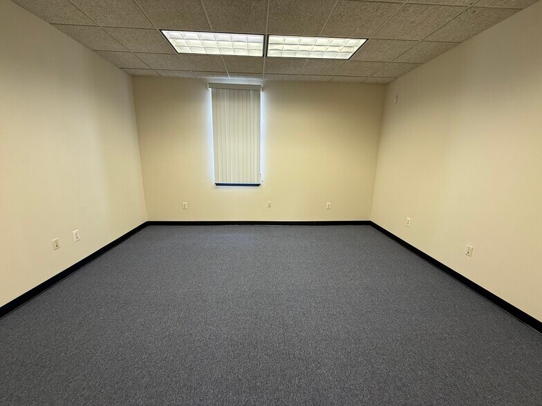 More Photos Of 545 Cary Ave, Staten Island Office For Lease