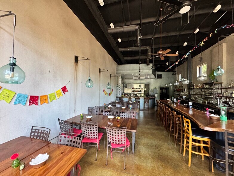 More Photos Of 900-910 W College Ave, Decatur Storefront For Lease