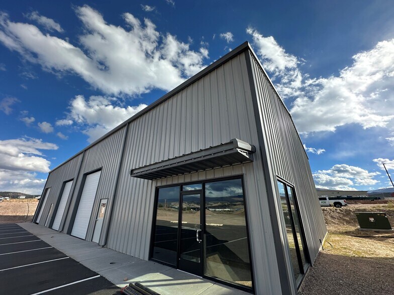 More Photos Of 452 Plane, Gypsum Warehouse For Lease