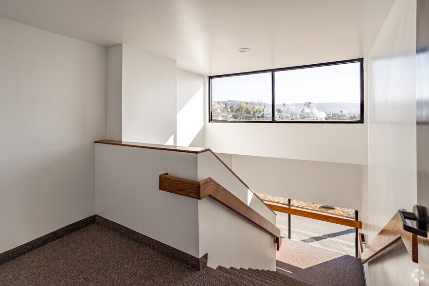 More Photos Of 105 Crescent Bay Dr, Laguna Beach Office For Lease