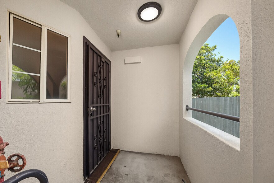 More Photos Of 2104 Mozart St, Los Angeles Apartments For Sale