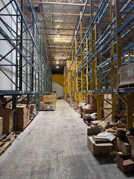 More Photos Of 28008 Harrison Pky, Valencia Warehouse For Lease