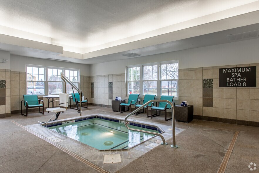 More Photos Of 9765 Crosspoint Blvd, Indianapolis Hotel For Sale