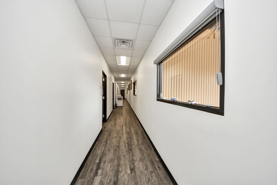 More Photos Of 10814 Woodedge Dr, Houston Warehouse For Sale