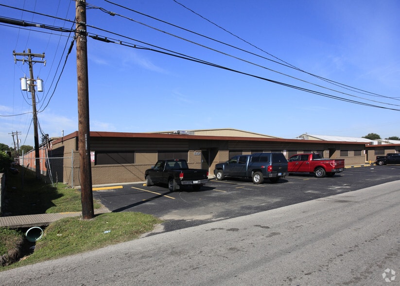 More Photos Of 6350-6374 Alder Dr, Houston Warehouse For Lease