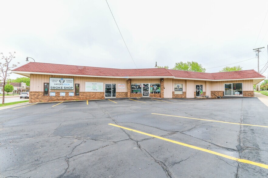 Primary Photo Of 1301-1305 S Central Ave, Marshfield Convenience Store For Sale