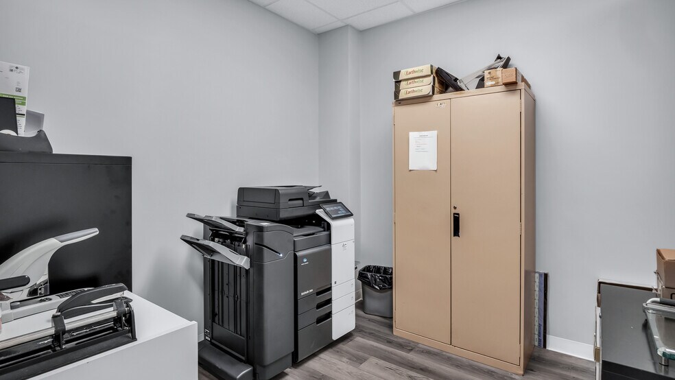 More Photos Of 484 Pelissier St, Windsor Office For Sale