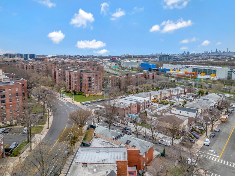 More Photos Of 14311 Willets Point Blvd, Flushing Office For Sale