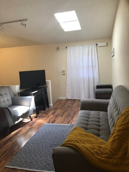 More Photos Of 806 W Armitage Ave, Chicago Loft Creative Space For Lease