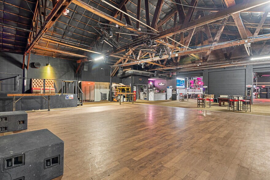 More Photos Of 13087 Hwy 271 N, Tyler Sports And Entertainment For Lease