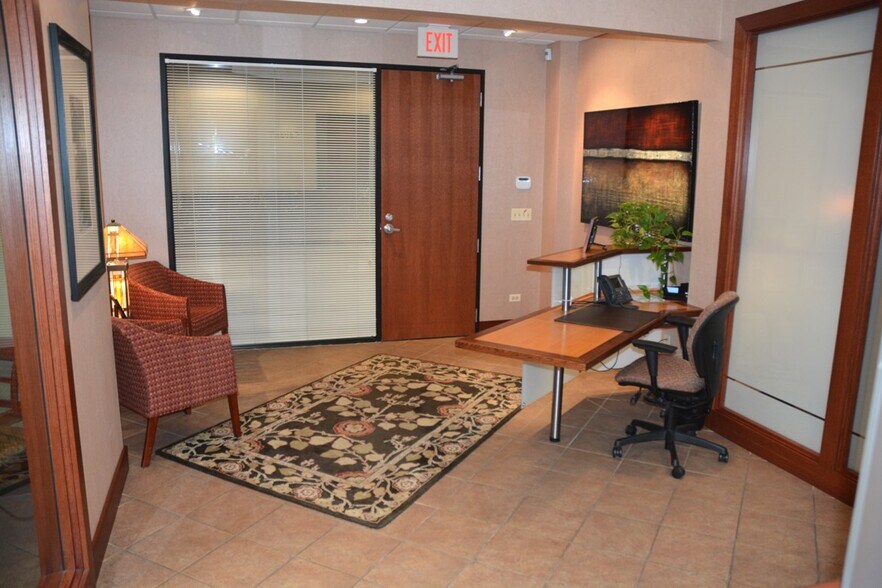 More Photos Of 1730 Park St, Naperville Office For Sale