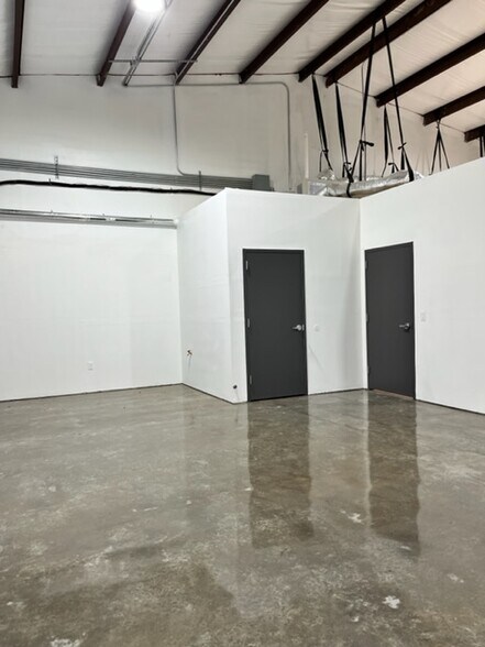 More Photos Of 25330 Aldine Westfield Rd, Spring Unknown For Lease