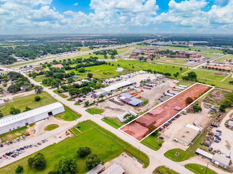 More Photos Of 401 W Simonds Rd, Seagoville Office For Sale