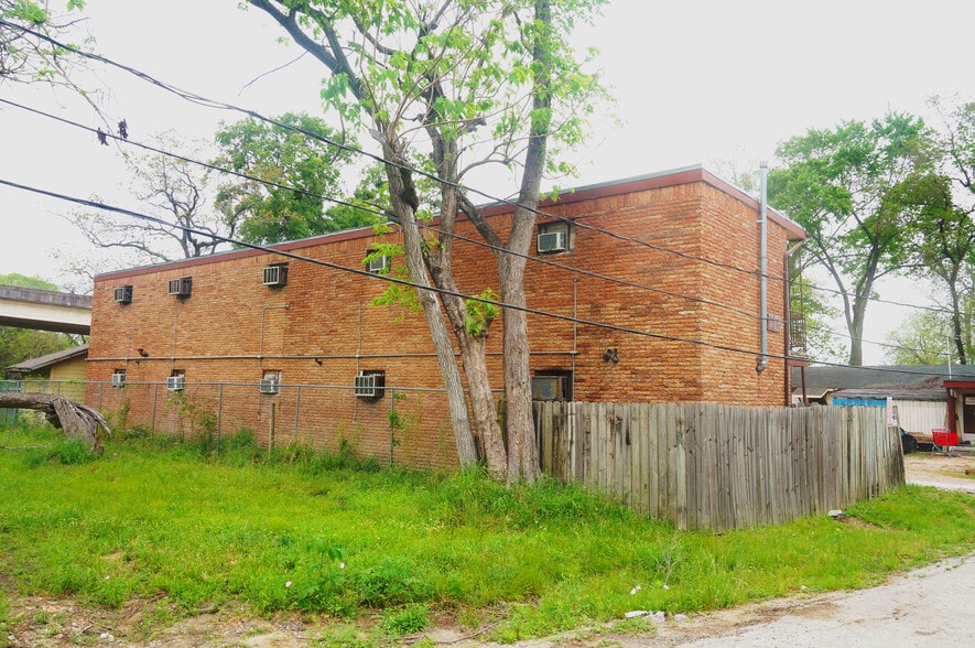 More Photos Of 2121 Kirk St, Houston Hotel For Sale