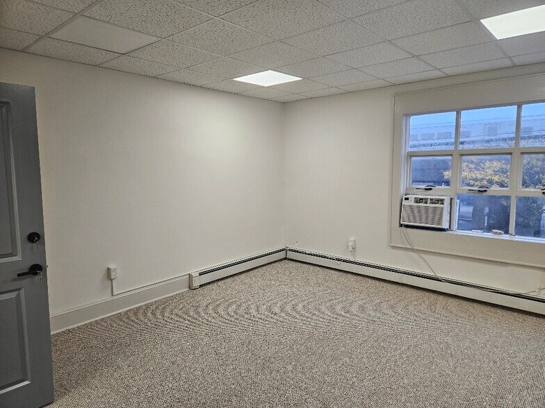 More Photos Of 111-113 S Tyson Ave, Floral Park Office For Lease