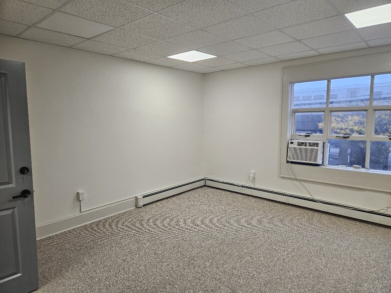 More Photos Of 111-113 S Tyson Ave, Floral Park Office For Lease