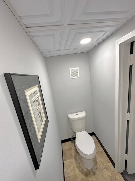 More Photos Of 9300-9306 Old Keene Mill Rd, Burke Loft Creative Space For Lease