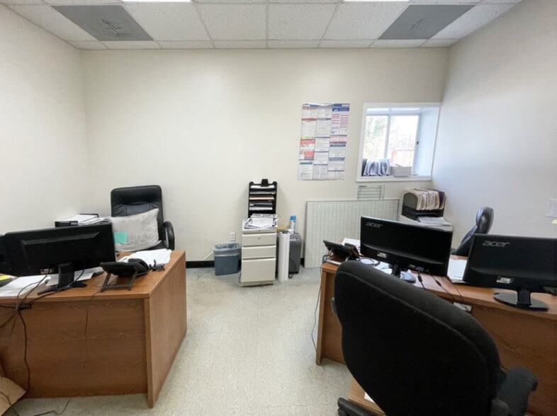 More Photos Of 3032 Gum Ct, Chesapeake Service For Lease