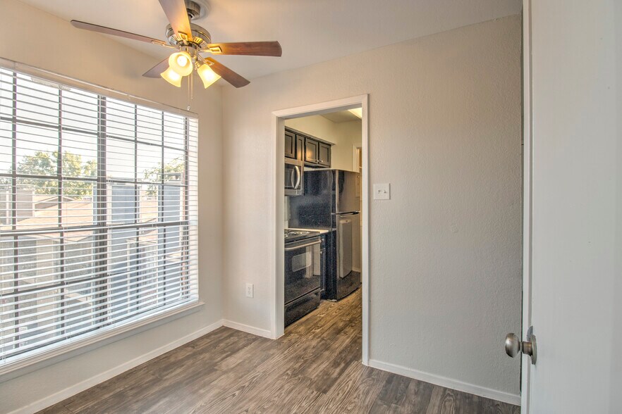 More Photos Of 1820 N Garrett Ave, Dallas Apartments For Sale