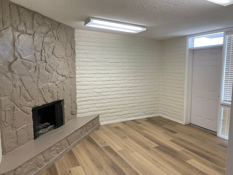 More Photos Of 1550 E University Dr, Mesa Office For Lease