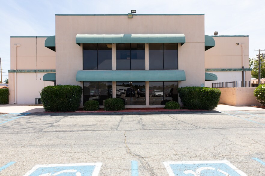 More Photos Of 43845 10th St, Lancaster Medical For Lease