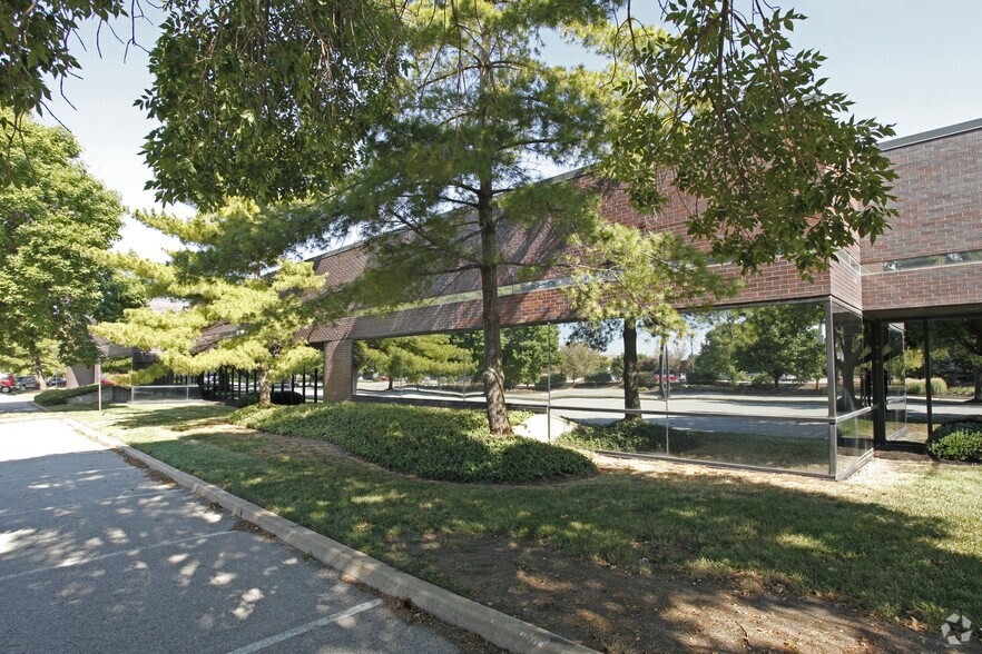 More Photos Of 4090 Wedgeway Ct, Earth City Research And Development For Lease