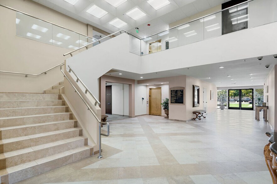 More Photos Of 200 New Stine Rd, Bakersfield Office For Sale