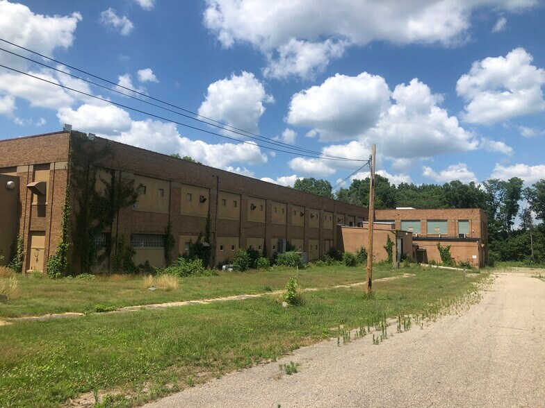 More Photos Of 126 Avenue C, Springfield Manufacturing For Sale