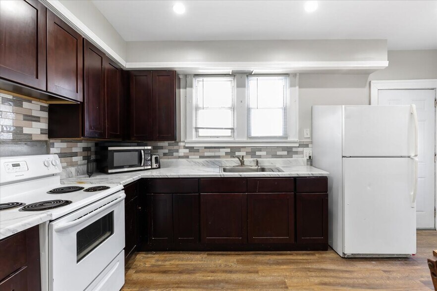 More Photos Of 205 Philadelphia Ave, Egg Harbor City Apartments For Sale