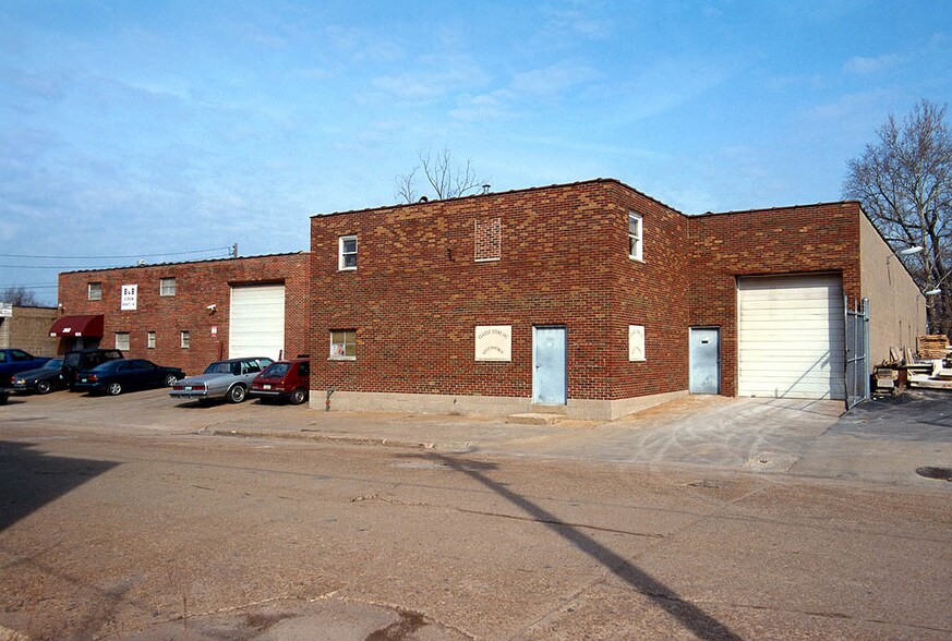 More Photos Of 6207-6215 Bartmer Ave, Saint Louis Warehouse For Lease