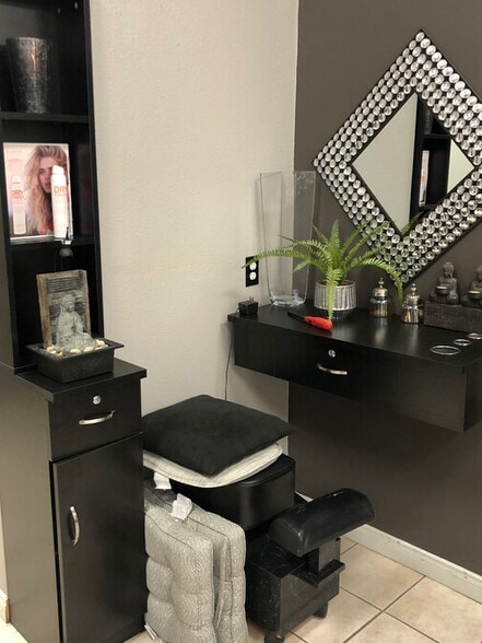 More Photos Of 2513 Tapo St, Simi Valley Unknown For Lease