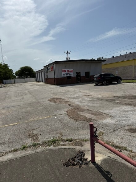 More Photos Of 4005 N Navarro St, Victoria Warehouse For Lease