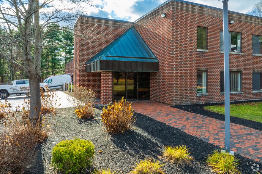 More Photos Of 86 Leominster Rd, Sterling Warehouse For Lease