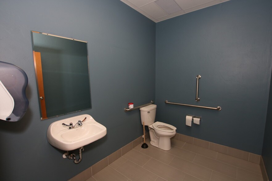 More Photos Of 525 N Peters Ave, Fond Du Lac Storefront Retail Office For Sale