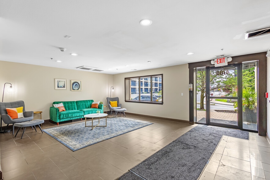 More Photos Of 4700 Roanoke Pky, Kansas City Apartments For Sale