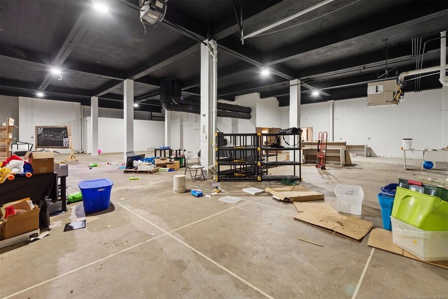 More Photos Of 125 N Cherokee St, Muskogee Office For Sale