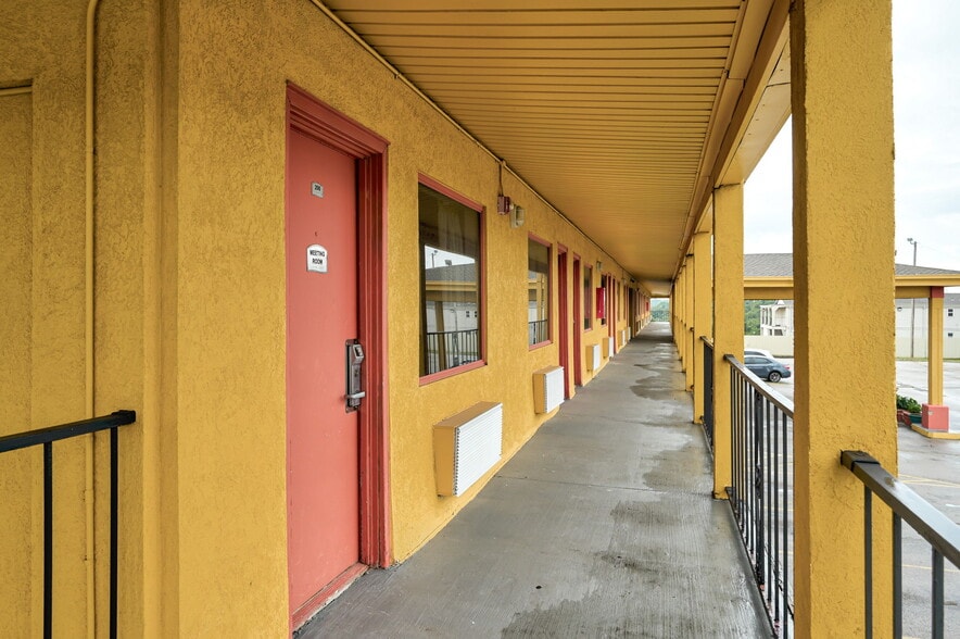 More Photos Of 1400 NE 63rd St, Oklahoma City Hotel For Sale