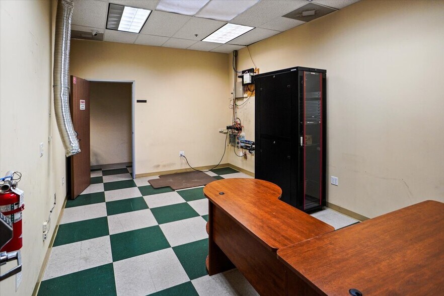 More Photos Of 42913 Capital Dr, Lancaster Light Manufacturing For Sale