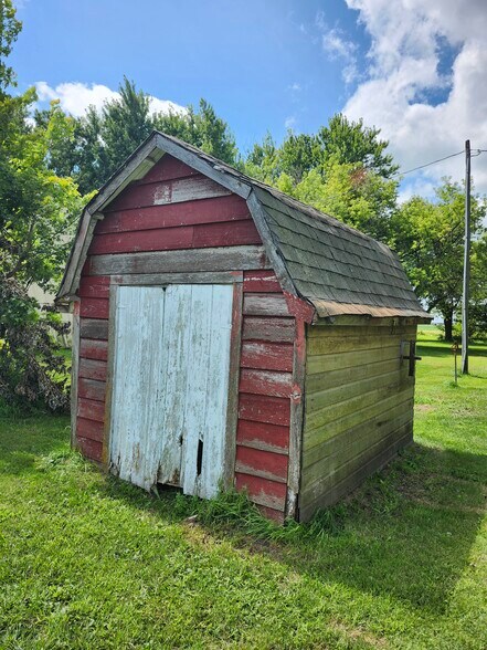More Photos Of 17069 400th St, Leland Contractor Storage Yard For Sale