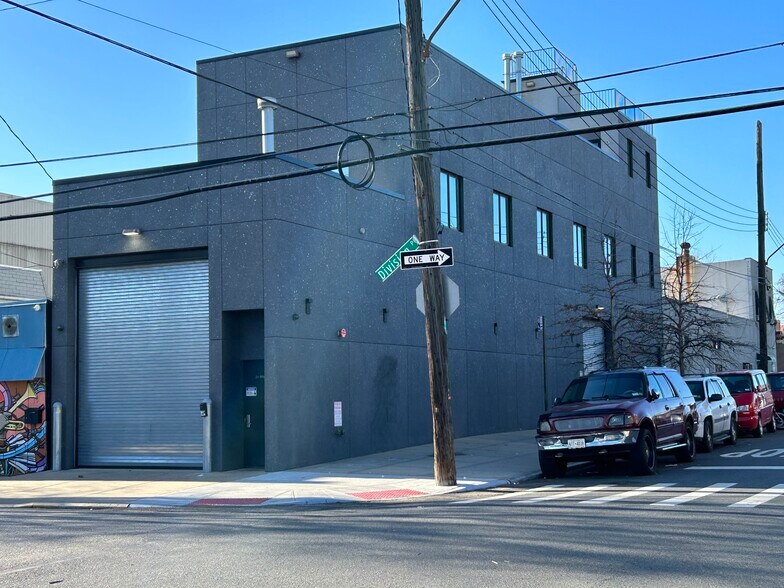 More Photos Of 21 Division Pl, Brooklyn Loft Creative Space For Lease