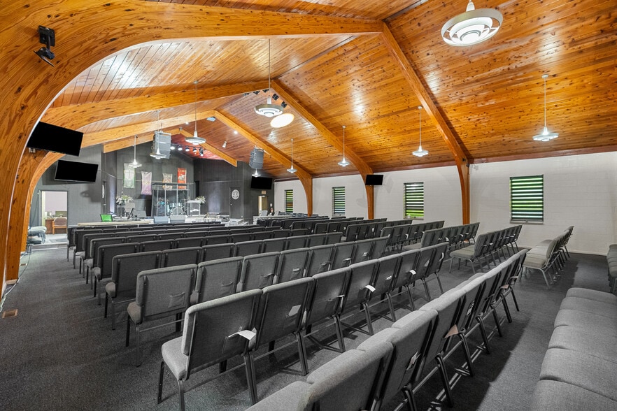More Photos Of 6202 Dupont St, Flint Religious Facility For Sale