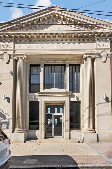 More Photos Of 25 W Front St, Keyport Bank For Lease