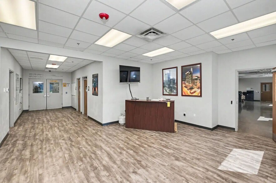 More Photos Of 5140 Loop Rd, Jeffersonville Manufacturing For Sale