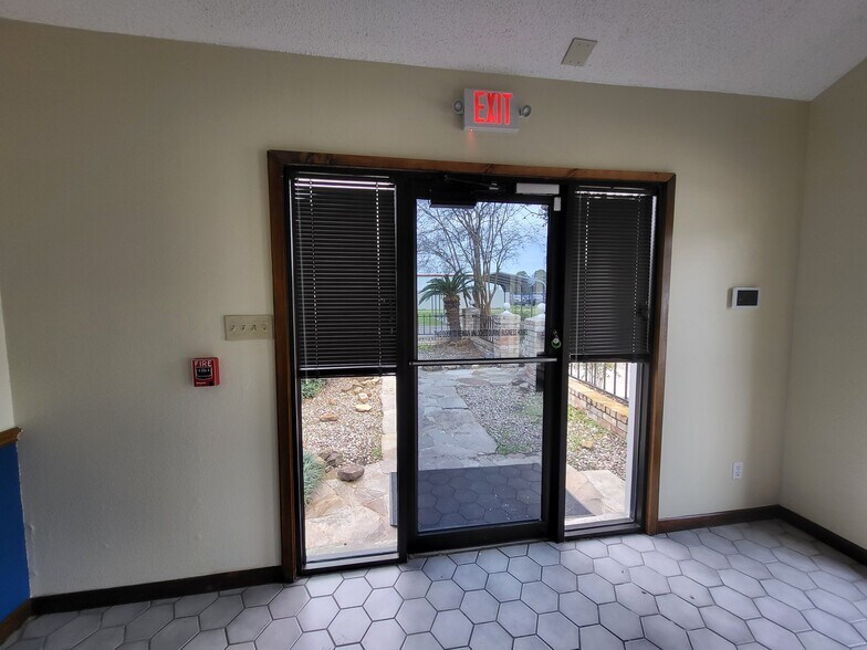 More Photos Of 20817 Sunshine Ln, Spring Office Residential For Lease