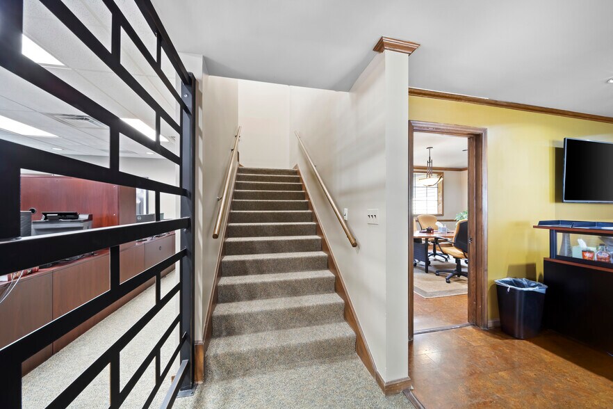 More Photos Of 2417 E Skelly Dr, Tulsa Office For Sale