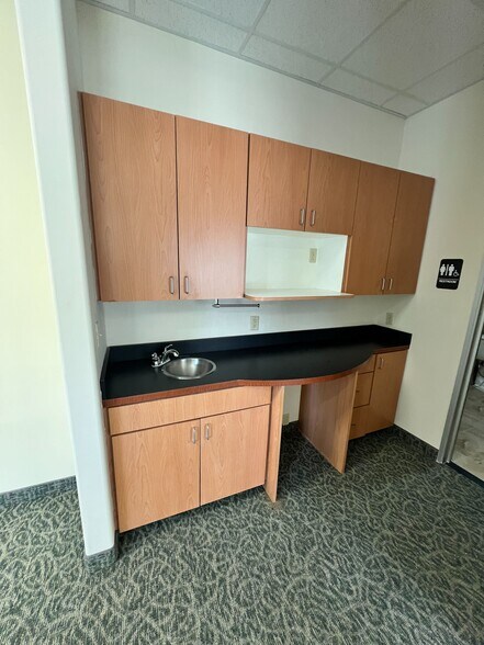 More Photos Of 5926 W Parker Rd, Plano Medical For Sale