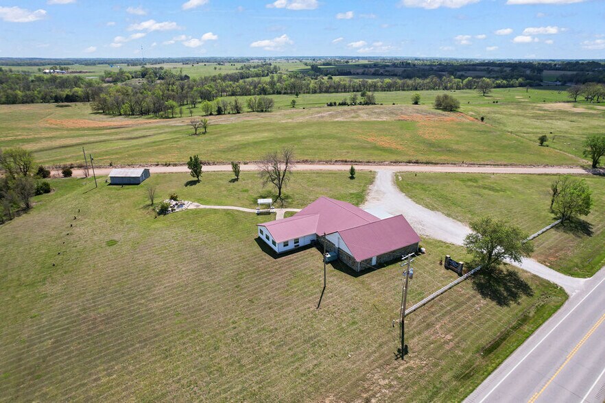 More Photos Of 58225 US-60, Fairland General Retail For Sale