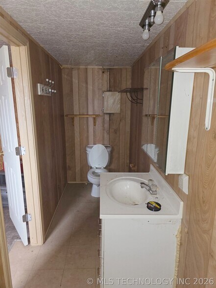 More Photos Of 5268 S Highway 377, Kingston Bar For Sale